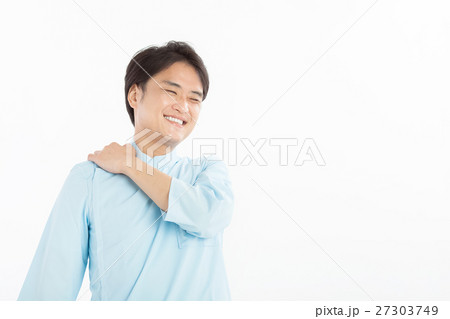 施術着を着た男性整体師 27303749