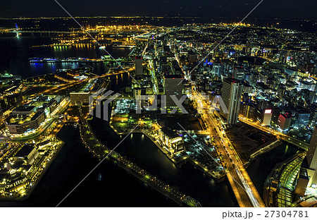夜の都市の空撮 27304781