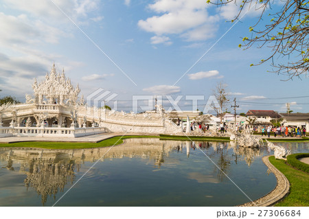 The spectacular temple Wat Rong Khun 27306684