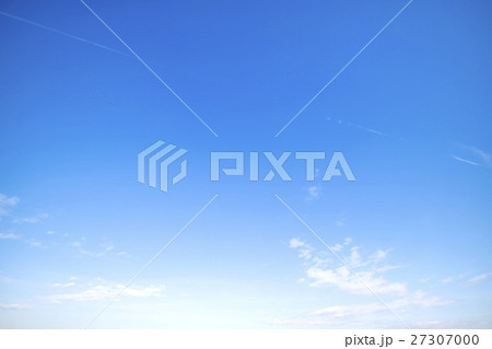 青空　空　雲　冬の空　背景　背景素材　12月　コピースペース 27307000