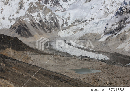 Curve of the Khumbu glacier 27313384