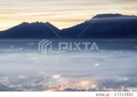 阿蘇山の雲海 27313802
