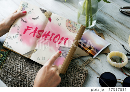 Chic Cosmetics Trendy Vogue Fashion Concept Chic Cosmetics Trendy Vogue Fashion Concept 27317055