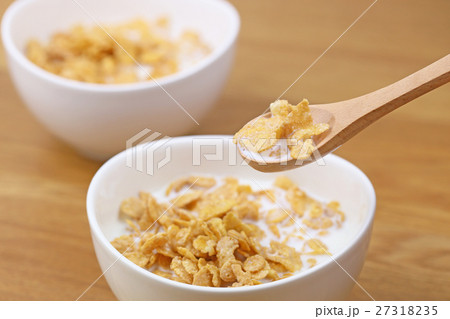 コーンフレークの食事 27318235