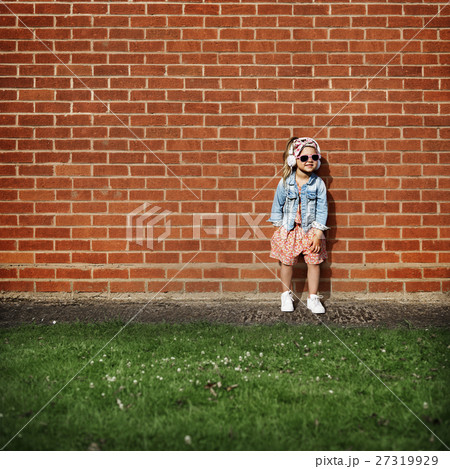 Fashionista Girl Child Adorable Cute Concept Fashionista Girl Child Adorable Cute Concept 27319929
