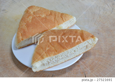 bread filling tuna on wooden chop block 27321691
