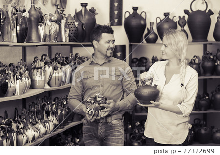 Customers choosing crockery Customers choosing crockery 27322699
