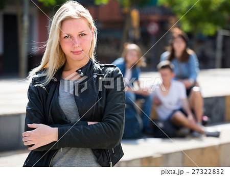 Outcasted teenage girl outdoors Outcasted teenage girl outdoors 27322832