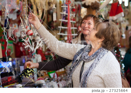 female pensioners buying X-mas decorations at fair 27325664