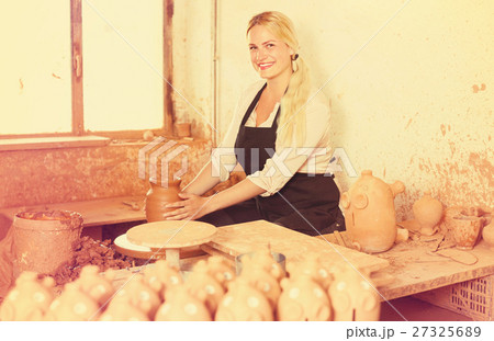woman making pot 27325689