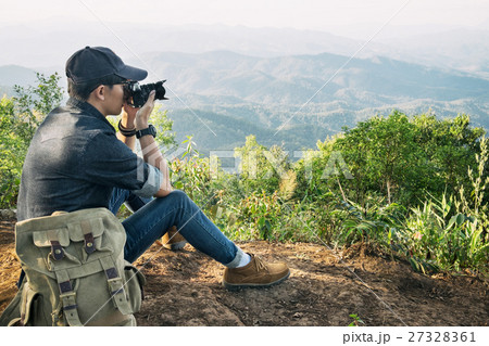 ฃtravrler man with camera shooting outdoor, fa 27328361