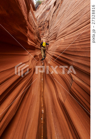 Slot canyon 27328816