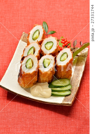 正月料理 門松見立て ちくわキュウリ 一品料理 の写真素材