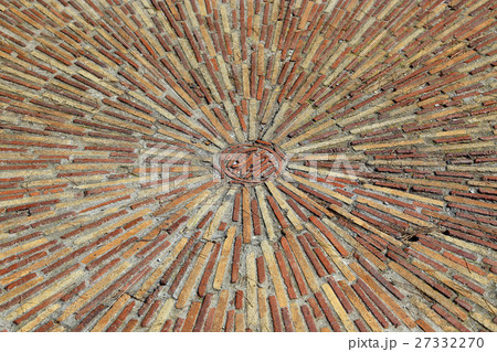 Patterned floor walkway in the park 27332270