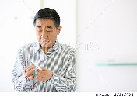 シニア男性 メガネ シニア男性 メガネ 27333452