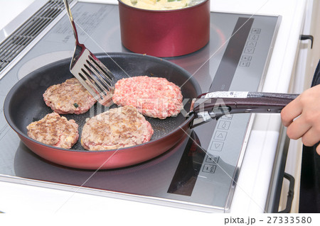 ハンバーグ作り 27333580