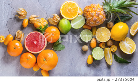 Variety of citrus fruits 27335004