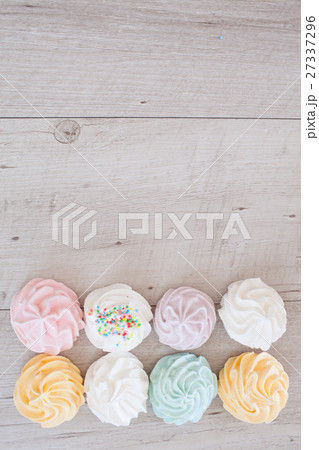 Meringues 27337296