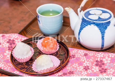 Daifuku with hot green tea 27337467