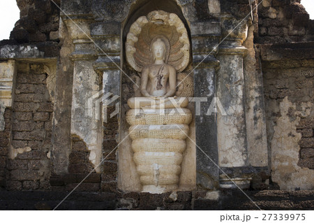 タイ国スコータイ県シーサッチャナライ歴史公園のナーガ に座すブッダ像 タイ国スコータイ県シーサッチャナライ歴史公園のナーガ に座すブッダ像 27339975