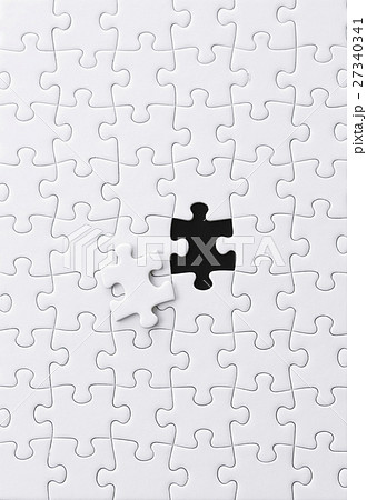 白いジグソーパズルの写真素材