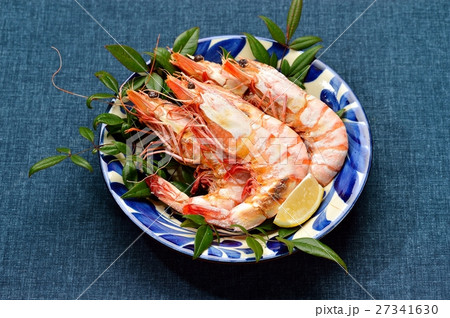 お正月料理、海老の塩焼き（大きなタイガー海老）。 27341630