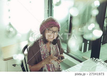 asian woman and smart phone in hand 27341973