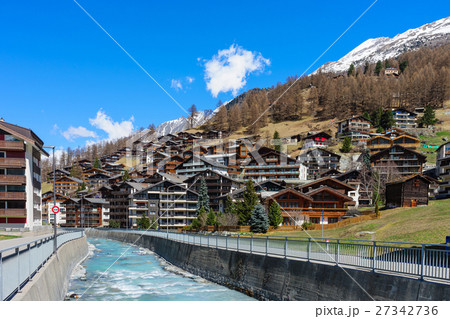 Wood chalet and hotel in Zermatt 27342736