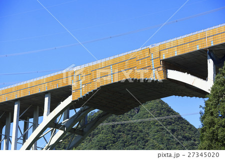 上信越自動車道　遠入川橋の橋梁補修工事風景　群馬県安中市松井田町 27345020