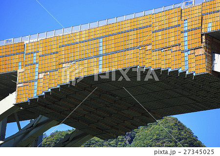上信越自動車道 遠入川橋の橋梁補修工事風景 群馬県安中市松井田町 上信越自動車道 遠入川橋の橋梁補修工事風景 群馬県安中市松井田町 27345025