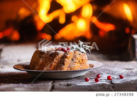 Christmas cake 27348398