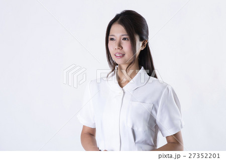 看護師の女性 27352201