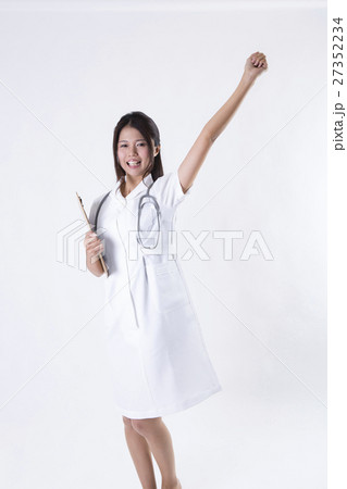 看護師の女性 27352234