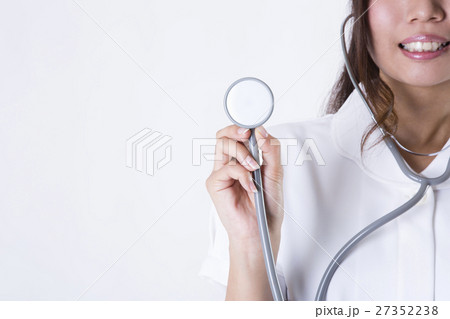 看護師の女性 看護師の女性 27352238