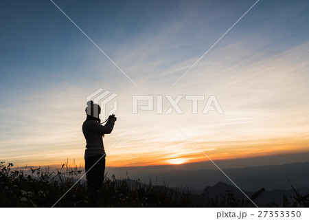 Photographer Silhouettes On Cliff Twilight Sky 27353350