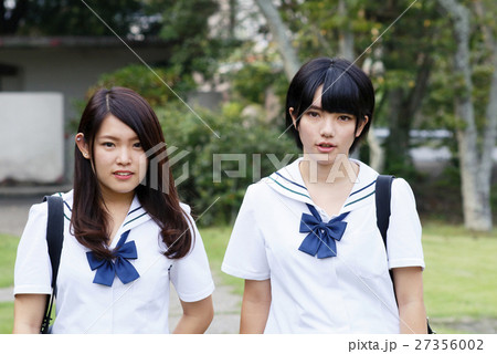 制服の女子高生 27356002