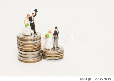 お金と新郎新婦 お金と新郎新婦 27357039