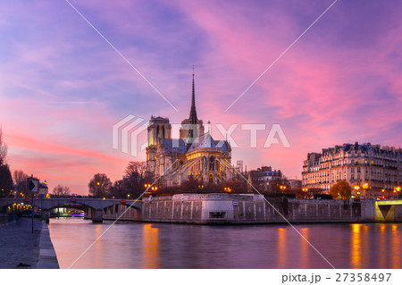 Cathedral of Notre Dame de Paris at sunset, France Cathedral of Notre Dame de Paris at sunset, France 27358497