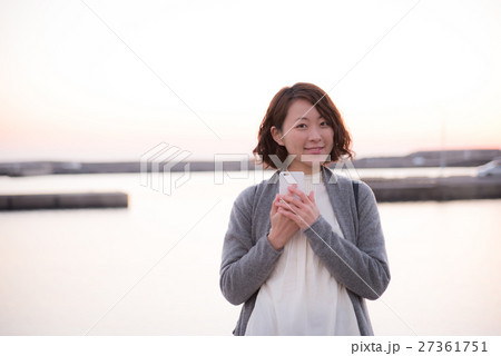 観光 女性 朝日 観光 女性 朝日 27361751