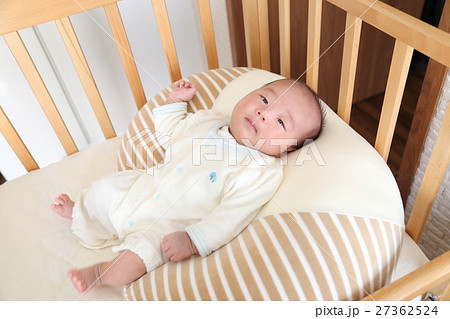 生後1.5か月(生後50日目)の赤ちゃん 生後1.5か月(生後50日目)の赤ちゃん 27362524
