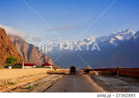 beautifull cloudy sunrise in the mountains beautifull cloudy sunrise in the mountains 27362895