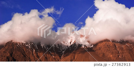 beautifull cloudy sunrise in the mountains 27362913
