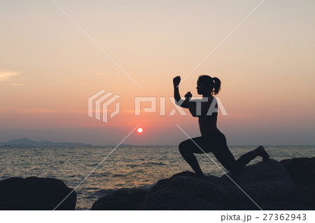 Silhouette woman. she exercise muay chaiya  27362943