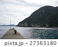 福江島の糸串鼻灯台手前にあ福江島の糸串鼻灯台手前にある小さな波止場る小さな波止場、長崎県五島市、日本 27363180