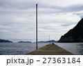 福江島の糸串鼻灯台手前にあ福江島の糸串鼻灯台手前にある小さな波止場る小さな波止場、長崎県五島市、日本 27363184