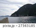 福江島の糸串鼻灯台手前にあ福江島の糸串鼻灯台手前にある小さな波止場る小さな波止場、長崎県五島市、日本 27363185