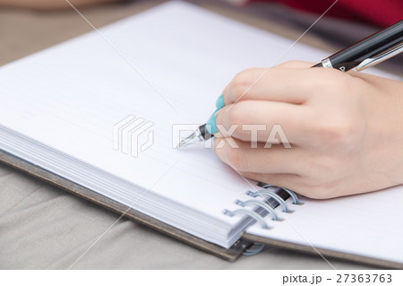 Women hand writing on blank notebook 27363763