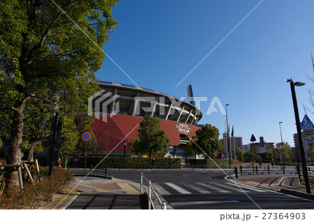カープロードから臨む広島東洋カープ本拠地、マツダスタジアム外観(青空) カープロードから臨む広島東洋カープ本拠地、マツダスタジアム外観(青空) 27364903