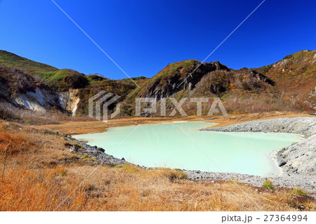 栗駒山昭和湖の紅葉02 27364994