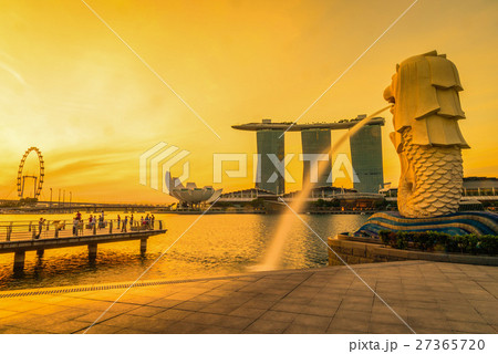 Singapore Skyline and view of skyscrapers 27365720